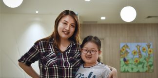 Hope Floats with Children’s Cancer Foundation Children’s Cancer Foundation beneficiary, Calista Lee (right) with her mother, Eveline Tan. Since the onset of COVID-19, Evelyn had to take extra care of Calista. Worried about her already weakened immune system, they had minimised outdoor activities. Instead, she often teaches Calista how to cook and bake as an alternative way to bond with her.