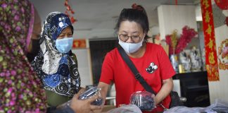 Sandy Goh: Champion of the Kampung Spirit Madam Sandy Goh believes in getting residents involved in activities to foster closer ties within the community. With the elderly, getting them involved in food distributions or decorating the Senior Residents’ Corner gives them a sense of purpose. It keeps them active and encourages them to interact with others so that they do not feel alone.