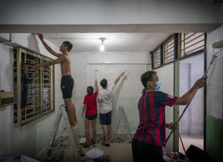 Redefining Community Service in a Socially-Distanced World Through the Project HomeWorks programme, Habitat for Humanity Singapore eliminates poverty housing conditions and provides decent living conditions for those in need. BRYAN VAN DER BEEK