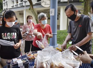 Keeping Bellies Full One Bun at a Time The Giving Collective food redistribution