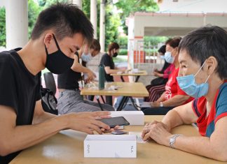 Coconut Smartphones a Lifeline for Seniors Project Coconut provides seniors with smartphones